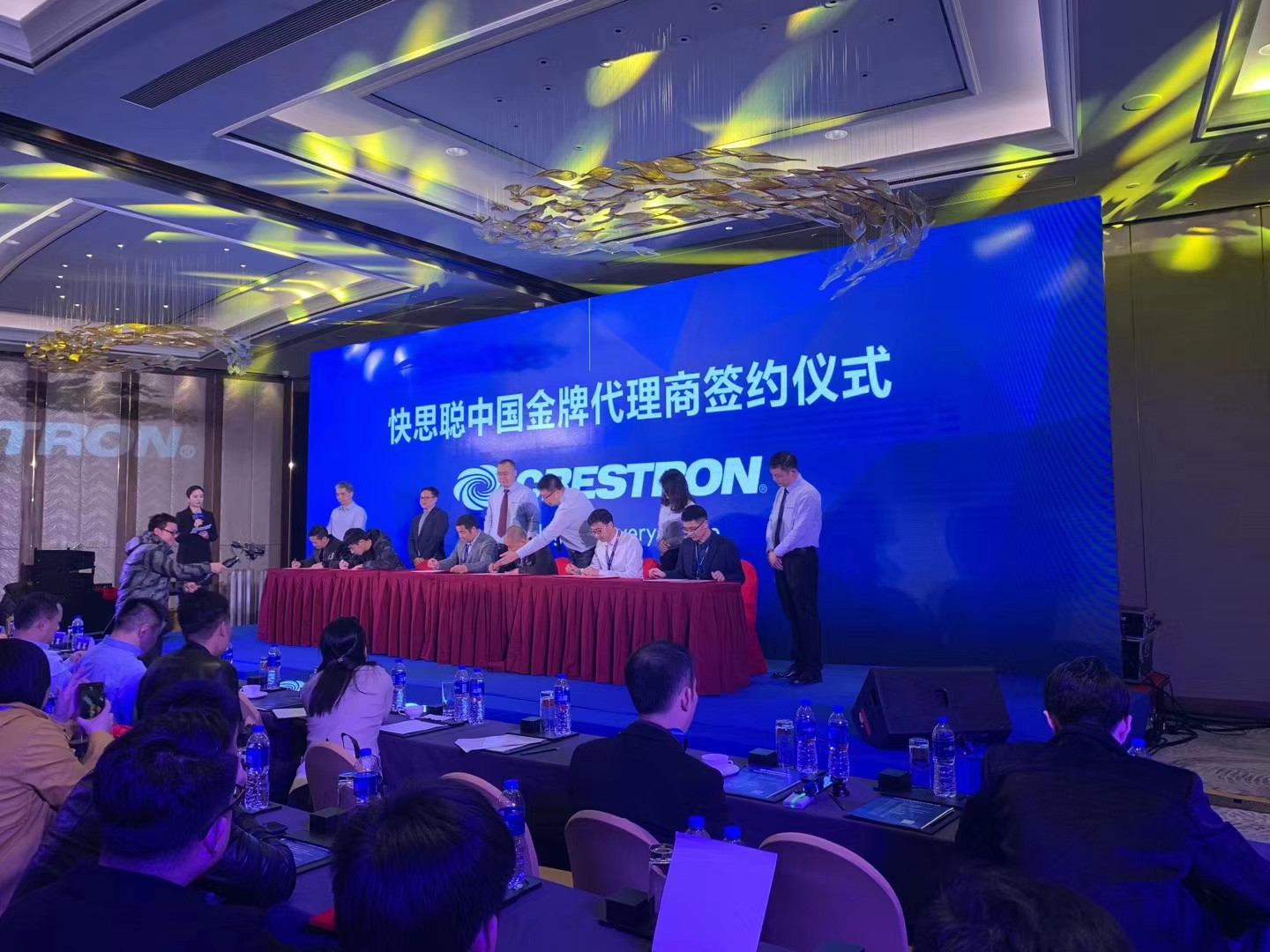 快思聰中國(guó)金牌代理商簽約儀式