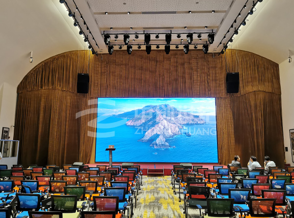 清瀾山學(xué)校-多功能廳全景照 清瀾山學(xué)校-多功能廳全景照