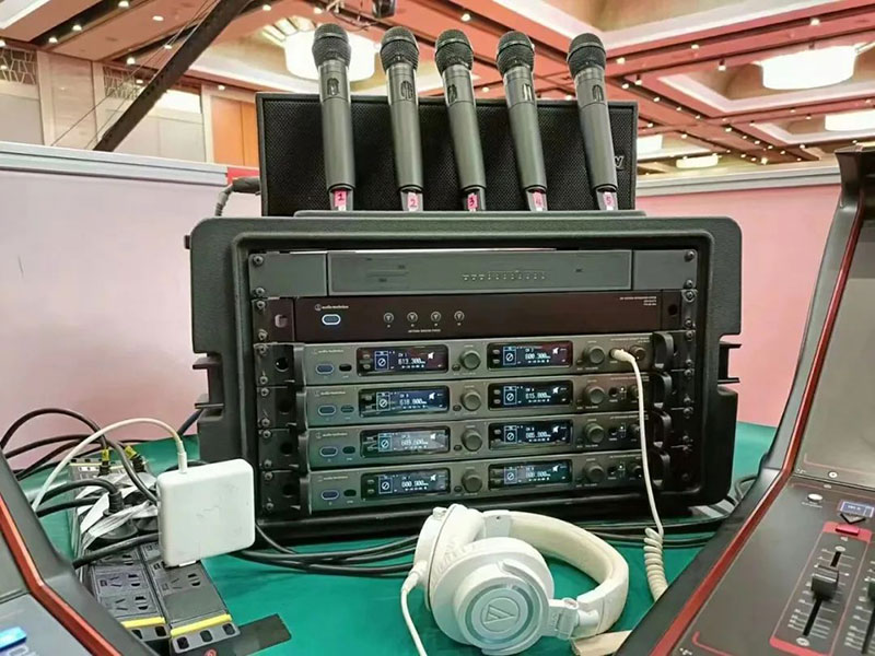 鐵三角5000系列無(wú)線系統(tǒng)設(shè)備照片2 鐵三角5000系列無(wú)線系統(tǒng)設(shè)備照片2