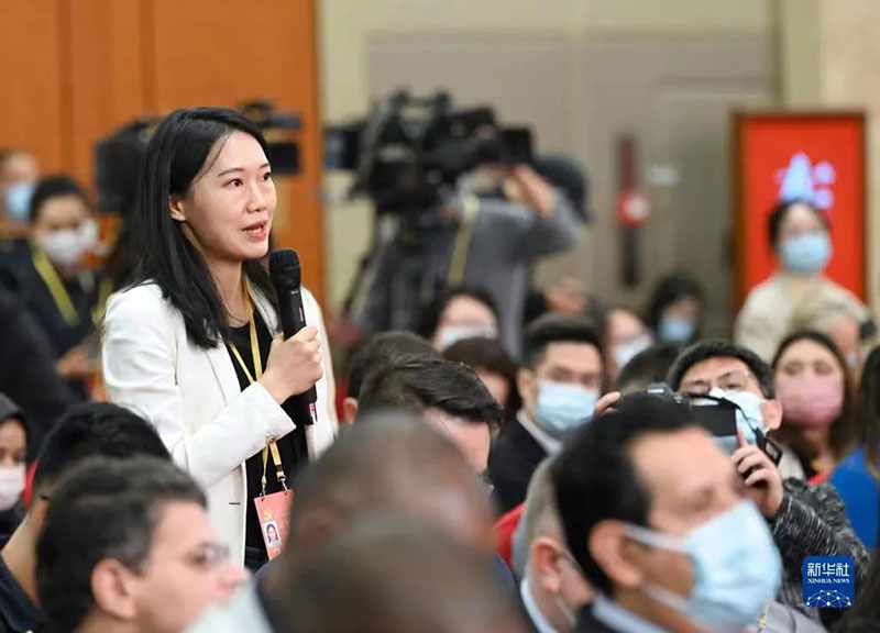 記者使用鐵三角話筒的場(chǎng)景2 記者使用鐵三角話筒的場(chǎng)景2