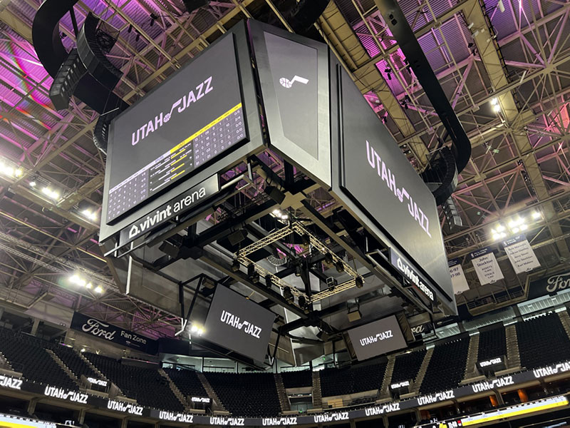 猶他爵士隊主場館中央LED斗型屏俯視照 猶他爵士隊主場館中央LED斗型屏俯視照